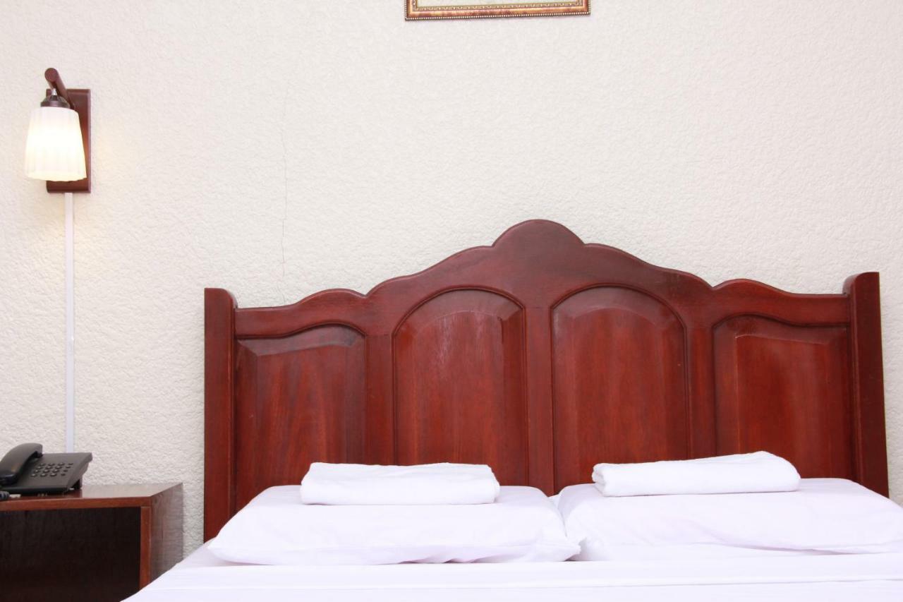 Casanas Suites Puerto Princesa Luaran gambar